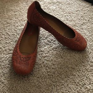 Earthies bindi flats in burnt orange